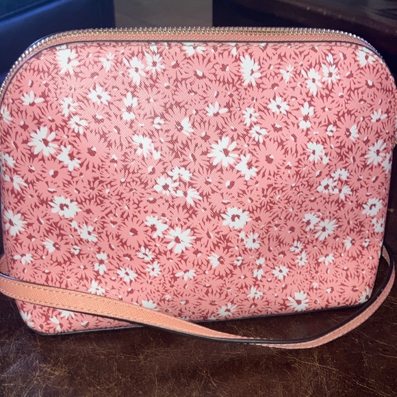 Michael Kors Pink Floral jet set crossbody with gold hardware - Picture 2 of 11